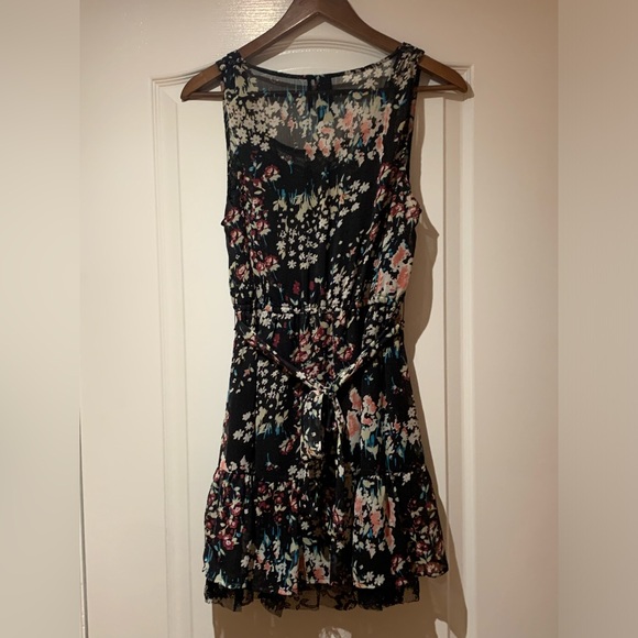 Guess floral short dress with lace detail, Size 3 - Picture 2 of 4